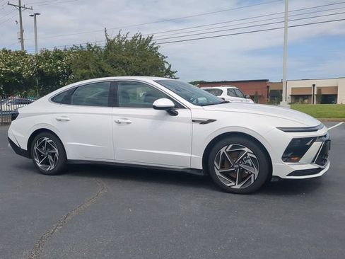 Certified 2026 Hyundai Sonata SEL AWD/4WD image 2