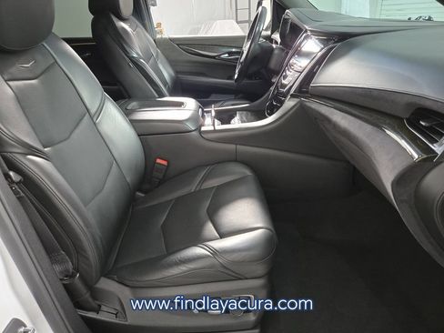 Used 2018 Cadillac Escalade Platinum AWD/4WD image 21