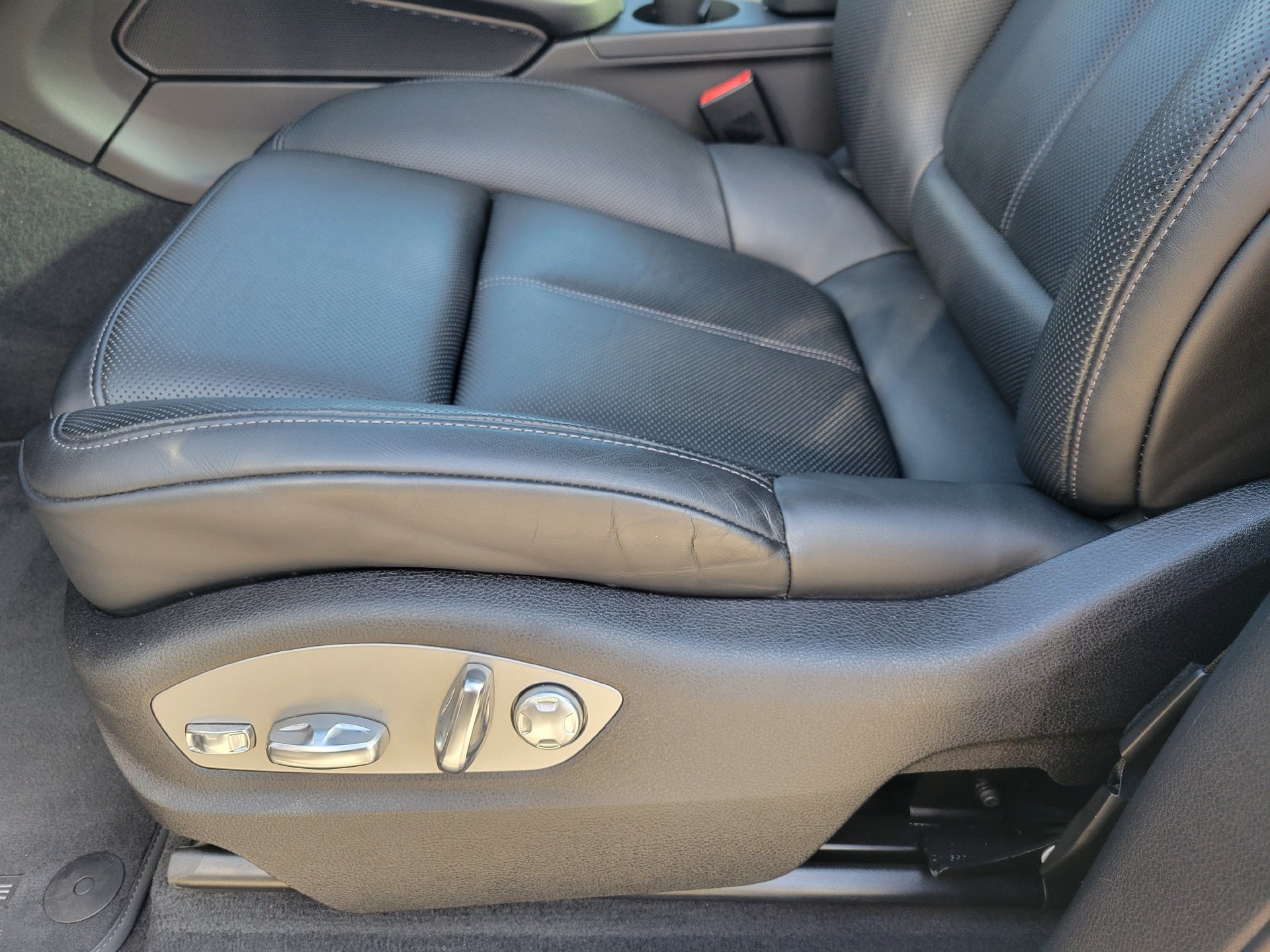 Used 2026 Porsche Macan AWD/4WD image 25