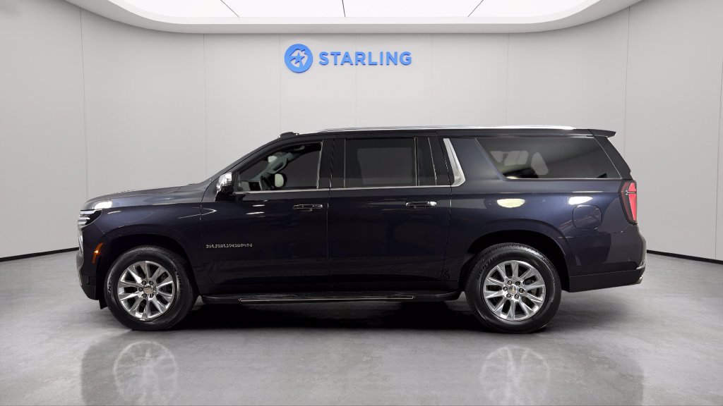 Used 2025 Chevrolet Suburban Premier RWD image 3