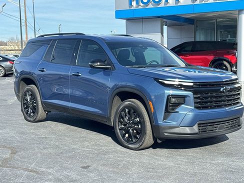 Certified 2024 Chevrolet Traverse LT w/ Midnight/Sport Edition image 1