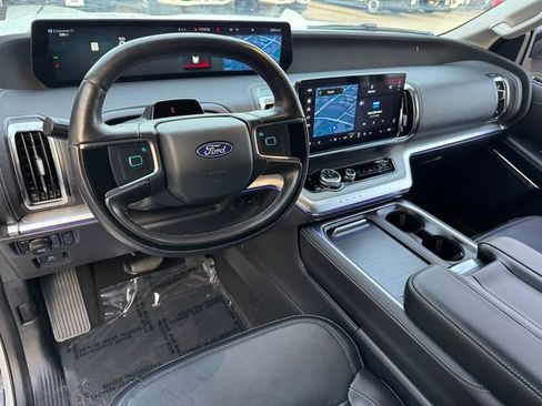 Used 2025 Ford Expedition Platinum AWD/4WD image 11