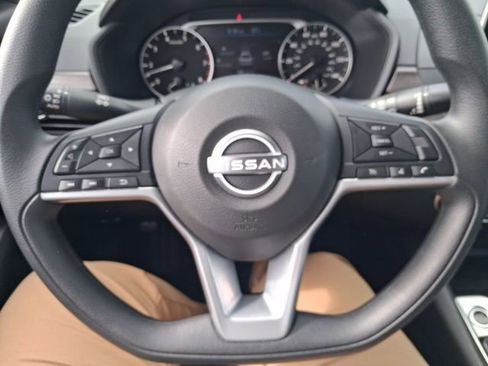 Used 2025 Nissan Altima 2.5 SV FWD image 12