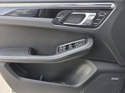 Used 2019 Porsche Macan image 19
