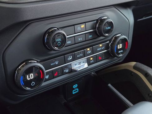 Used 2025 Ford Bronco Badlands w/ Sasquatch Package image 20