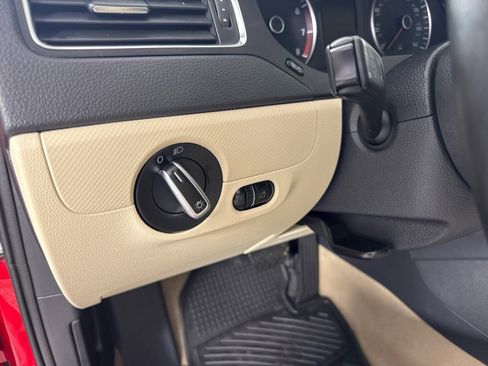 Used 2012 Volkswagen Jetta SE image 16