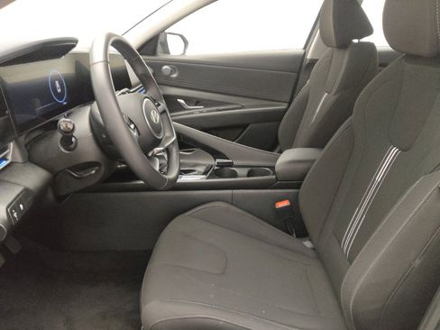 Used 2025 Hyundai Elantra SEL FWD image 17
