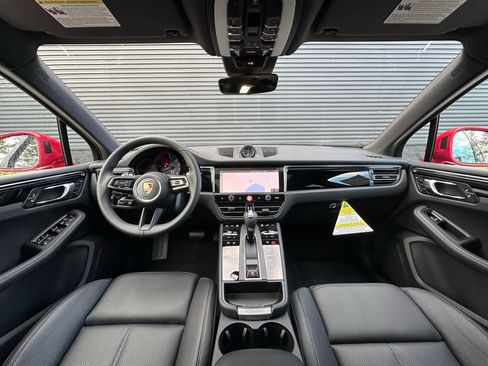 Used 2026 Porsche Macan AWD/4WD image 6