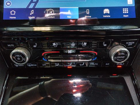 Used 2023 Jeep Grand Cherokee Overland w/ Advanced Protech Group III image 27