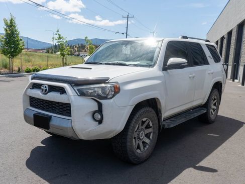 Used 2018 Toyota 4Runner TRD Off-Road Premium AWD/4WD image 3