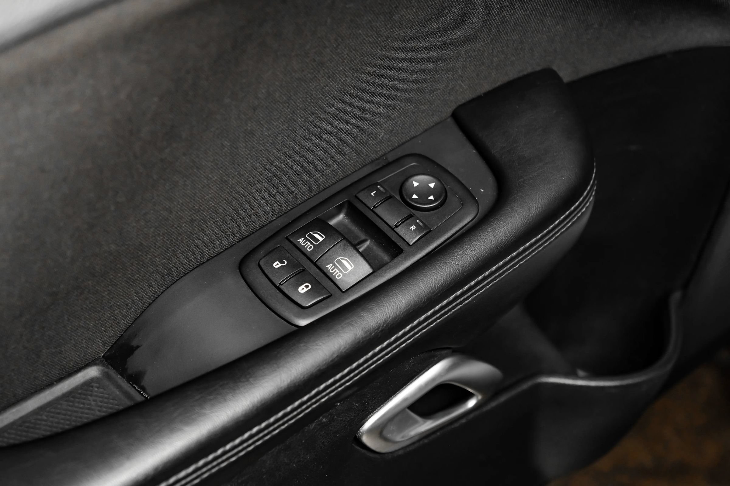 Used 2016 Dodge Challenger SXT RWD image 36