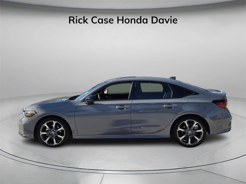 Used 2025 Honda Civic Sport Touring image 4