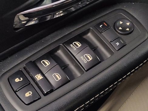 Used 2019 Dodge Grand Caravan SXT FWD image 27