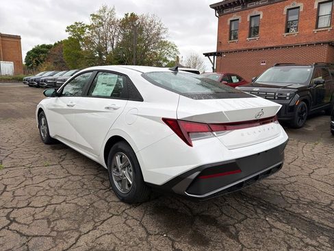 New 2026 Hyundai Elantra SE FWD image 5