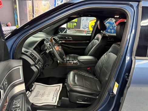 Used 2019 Ford Explorer Platinum AWD/4WD image 10