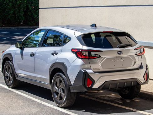 Used 2024 Subaru Crosstrek 2.0i AWD/4WD image 5