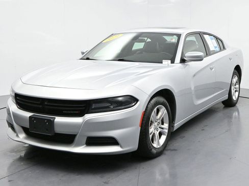 Used 2021 Dodge Charger SXT w/ Leather Interior Group image 3