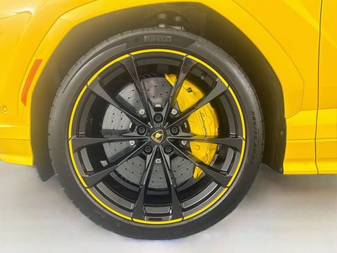 Used 2026 Lamborghini Urus SE AWD/4WD image 33