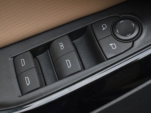 Used 2025 Chevrolet Equinox ACTIV w/ Safety and Technology Package image 12