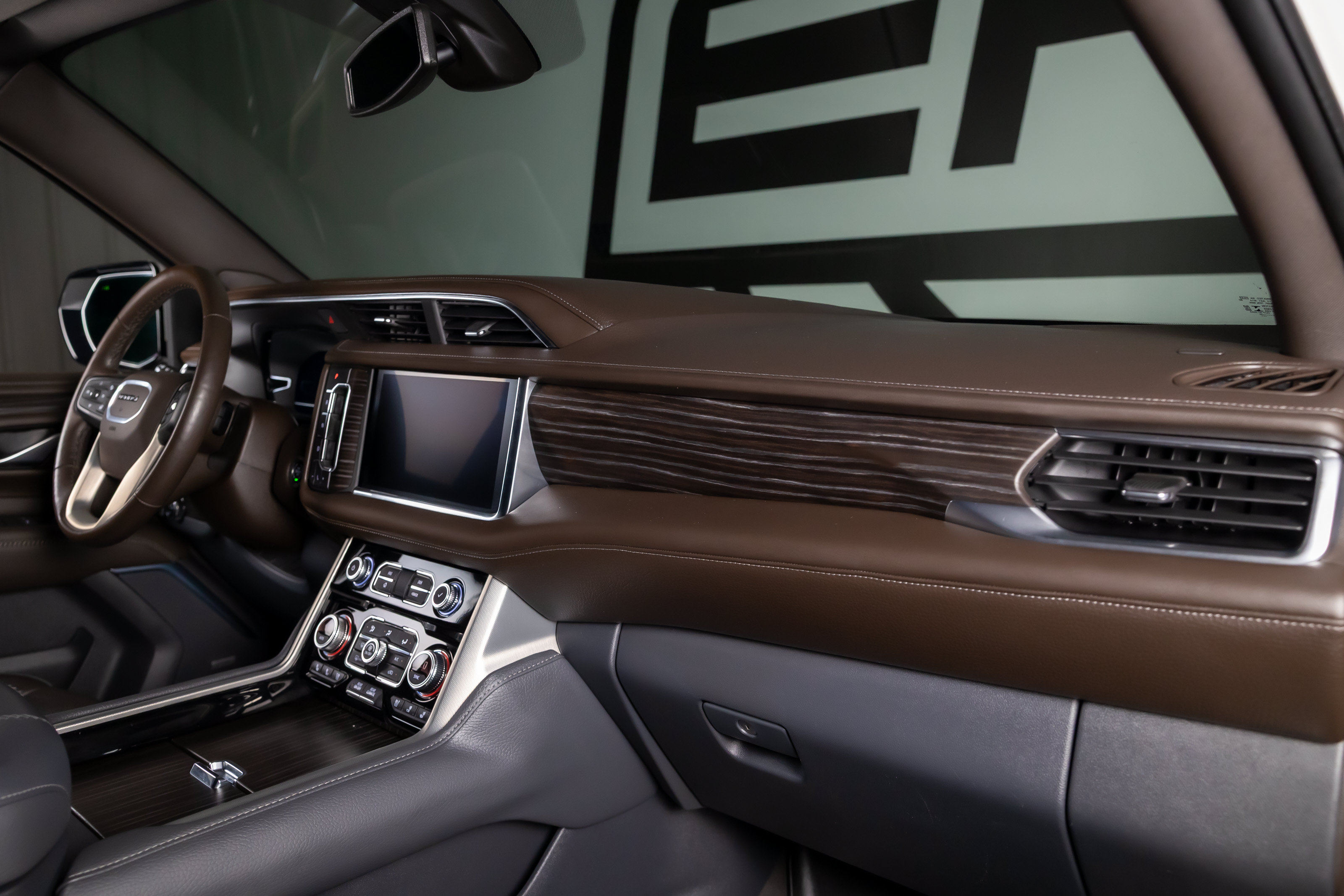Used 2022 GMC Yukon XL Denali RWD image 26