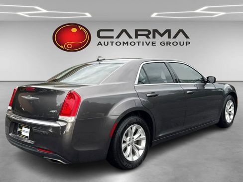 Used 2015 Chrysler 300 Limited RWD image 5