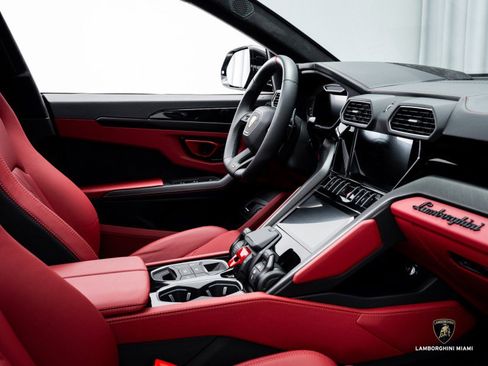 Used 2024 Lamborghini Urus S image 43