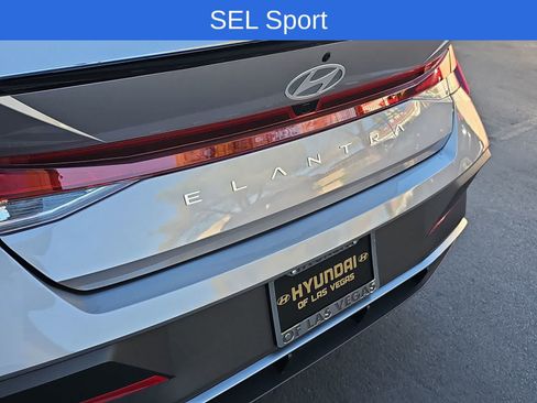 Used 2025 Hyundai Elantra Sport FWD image 11