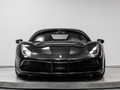Used 2018 Ferrari 488 GTB image 31