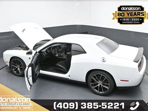 Used 2018 Dodge Challenger R/T Scat Pack w/ Leather Interior Group RWD image 25