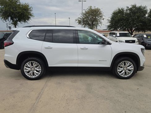 Used 2025 GMC Acadia Elevation w/ Elevation Premium Package FWD image 2