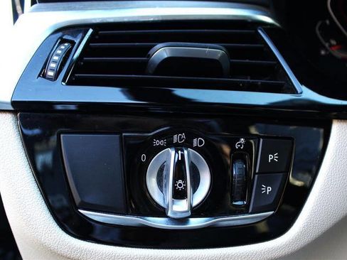 Used 2020 BMW 530i w/ Convenience Package image 19