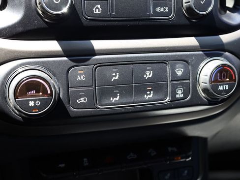 Used 2019 Chevrolet Colorado Z71 AWD/4WD image 17
