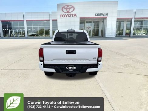 Used 2017 Toyota Tacoma TRD Sport image 7