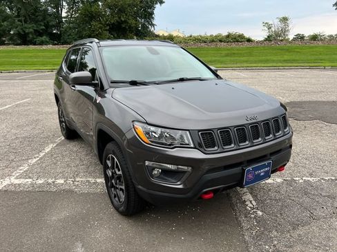 Used 2019 Jeep Compass Trailhawk AWD/4WD image 2