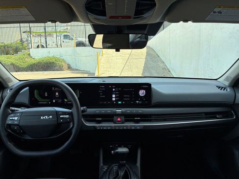 Used 2025 Kia K4 LXS image 32