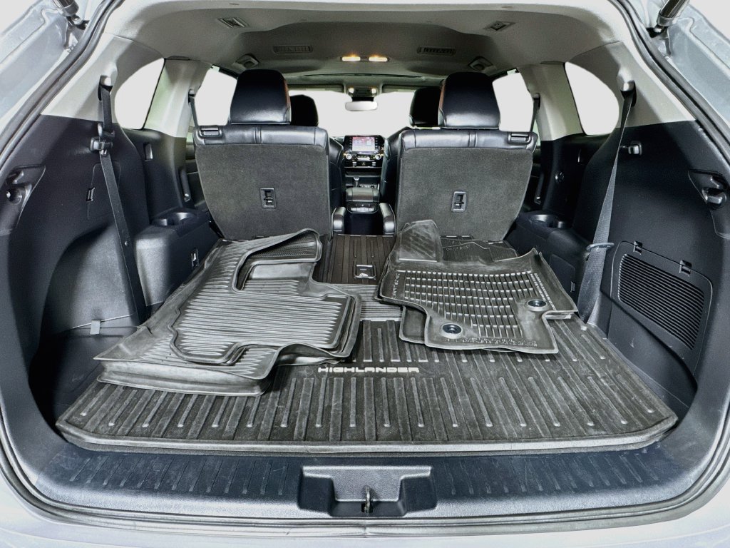 Used 2022 Toyota Highlander XLE AWD/4WD image 28