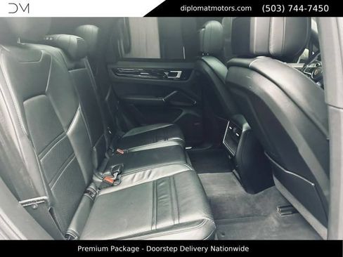 Used 2020 Porsche Cayenne AWD/4WD image 18