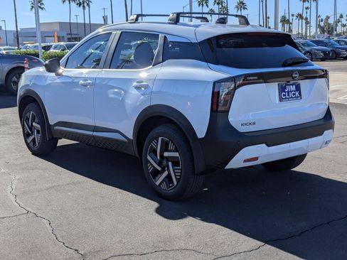 New 2026 Nissan Kicks SV image 4