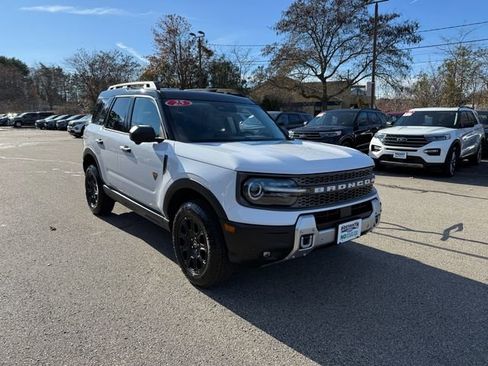 Used 2025 Ford Bronco Sport Badlands image 1
