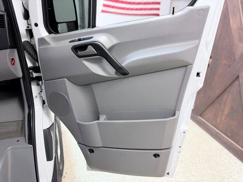 Used 2017 Mercedes-Benz Sprinter 2500 image 28