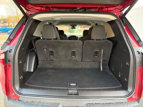 Used 2021 Chevrolet Traverse LT image 13