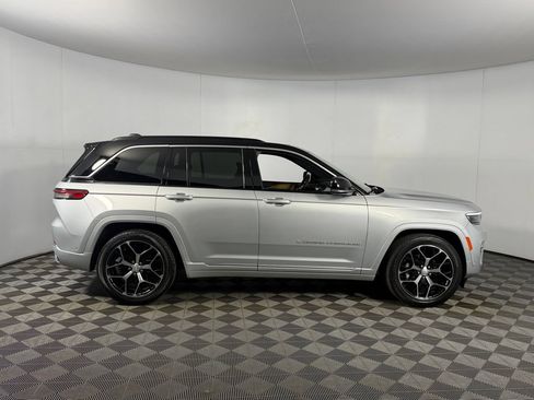 Used 2024 Jeep Grand Cherokee Summit AWD/4WD image 5