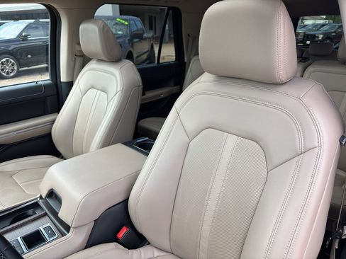 Used 2023 Ford Expedition Max Limited image 25