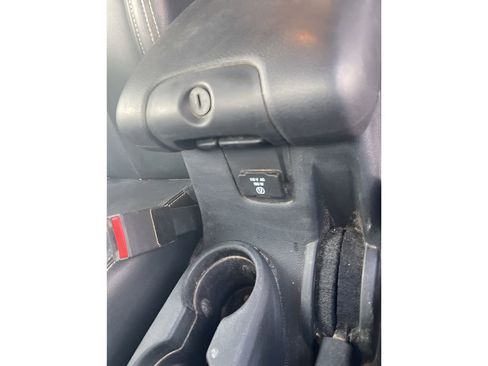 Used 2017 Jeep Wrangler Unlimited Rubicon w/ Connectivity Group image 16