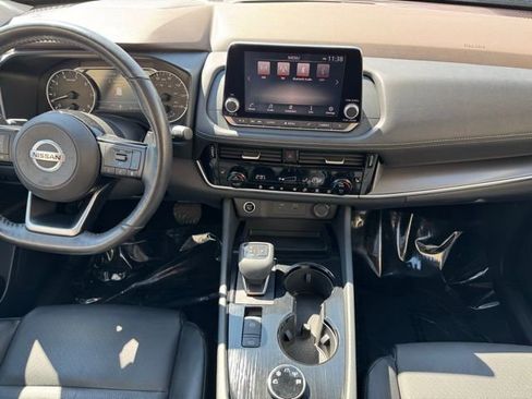 Used 2021 Nissan Rogue SV AWD/4WD image 2
