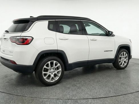 Used 2025 Jeep Compass Limited AWD/4WD image 9