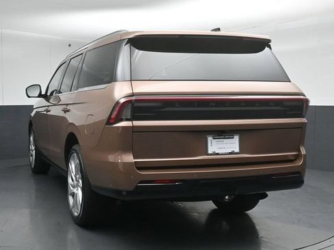 Certified 2025 Lincoln Navigator Black Label AWD/4WD image 6