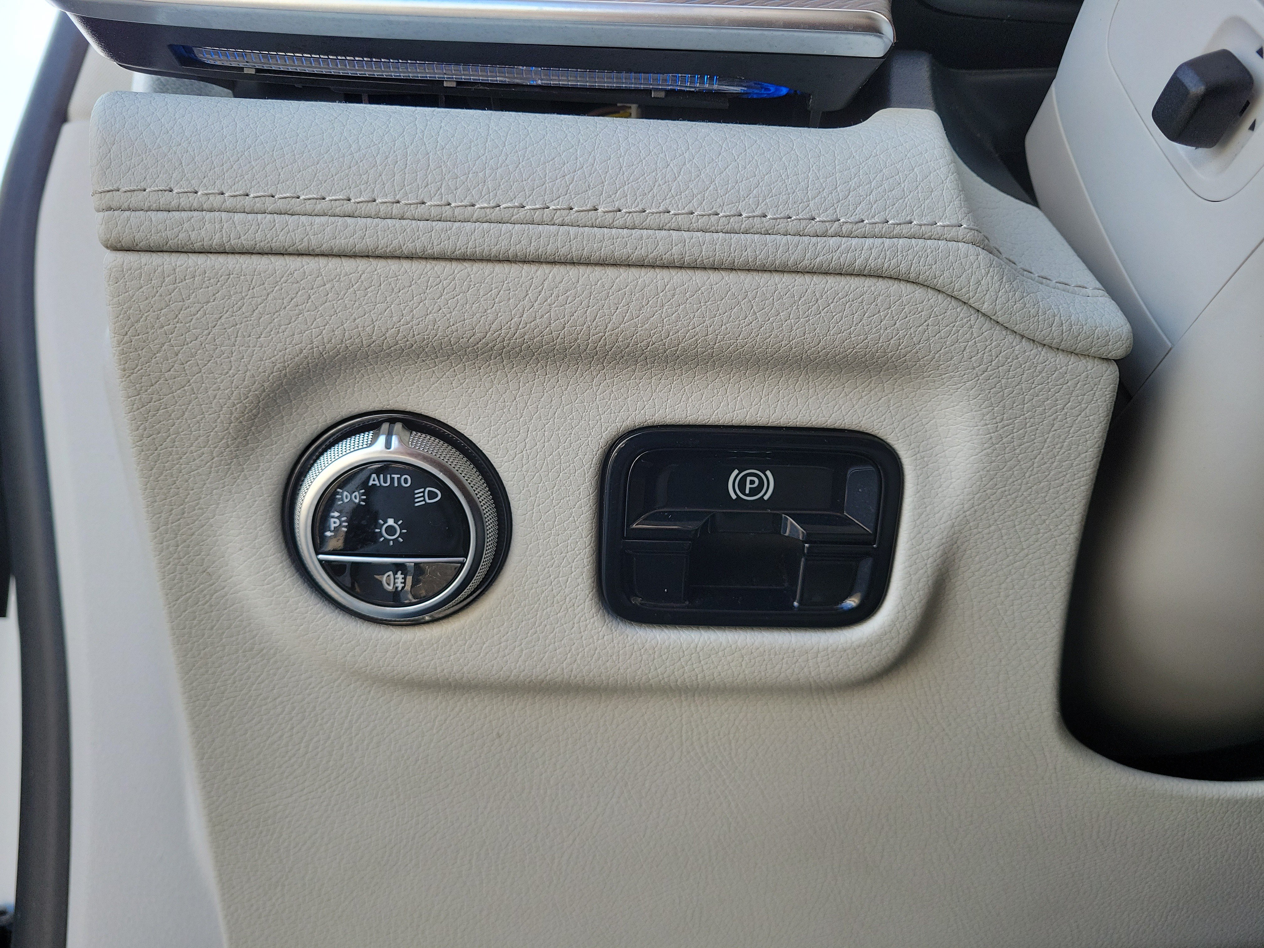 Used 2023 Mercedes-Benz EQE 350+ Sedan w/ Exclusive Trim Package image 21