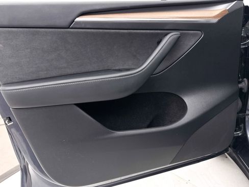 Used 2023 Tesla Model Y 2WD image 30