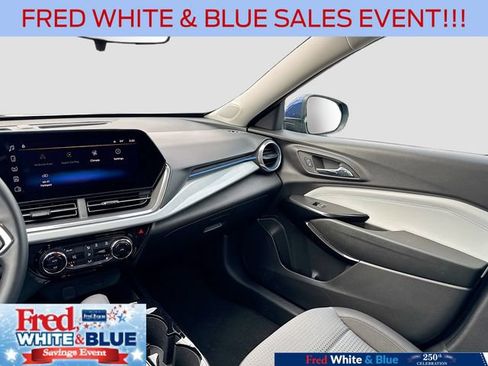 Used 2024 Chevrolet Trax LT w/ Driver Confidence Package FWD image 22